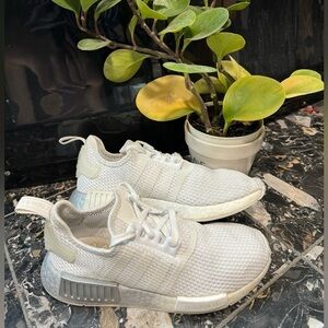 Adidas NMDs White Grey Men’s 7.5 Preteen Teen Sneakers Running Shoes